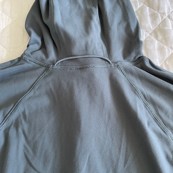 Lululemon Hooded Lightweight Longsleeve Shirt Size 8 - Picture 7 of 7
